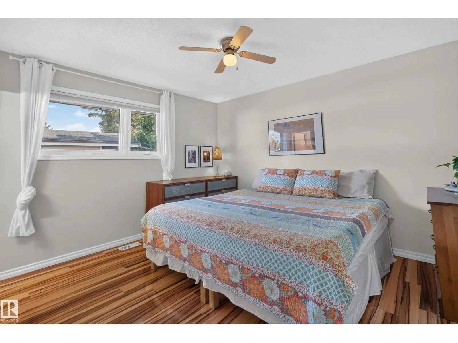 6512 94 AV NW