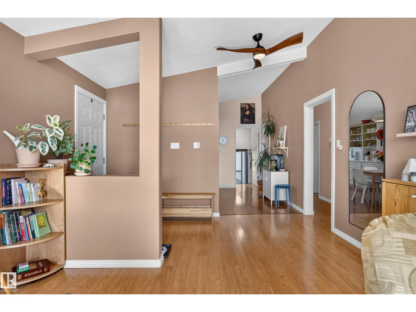6512 94 AV NW