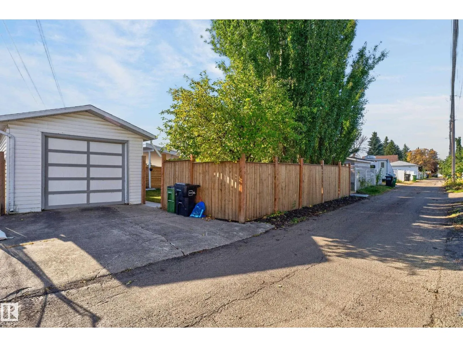 6512 94 AV NW