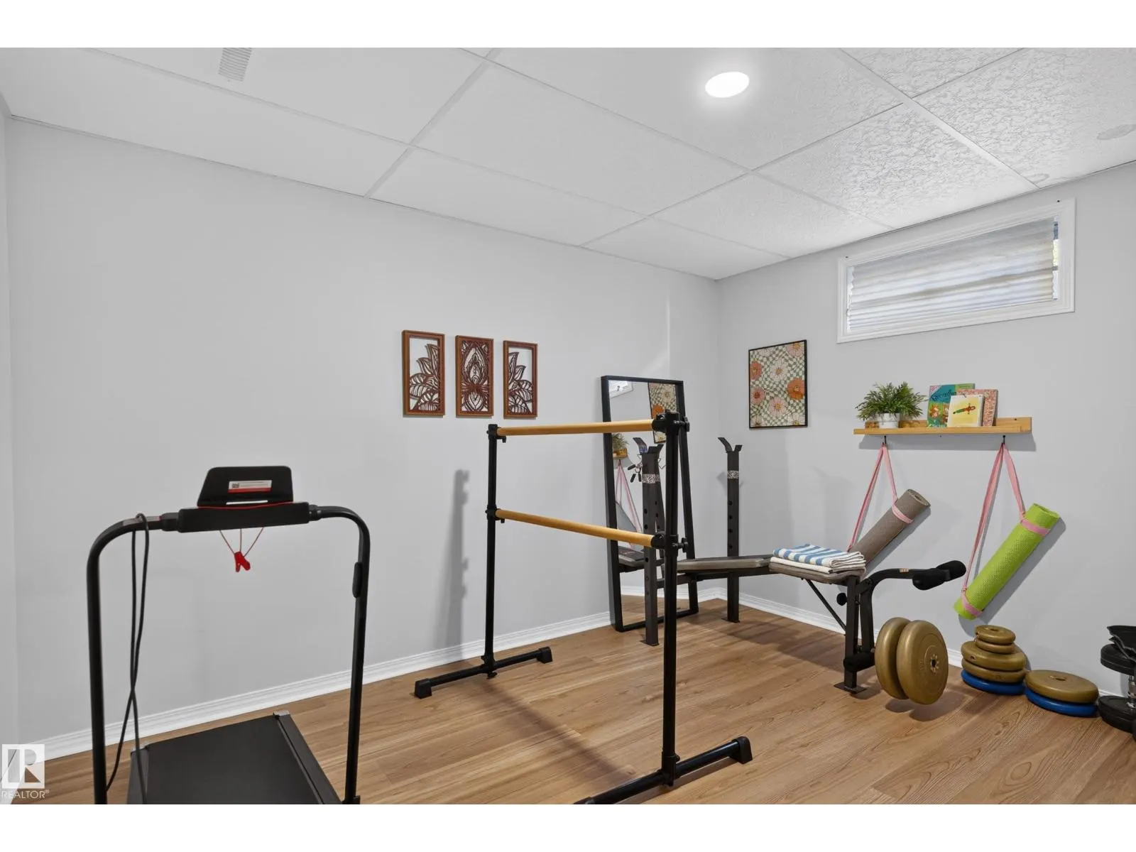 6512 94 AV NW
