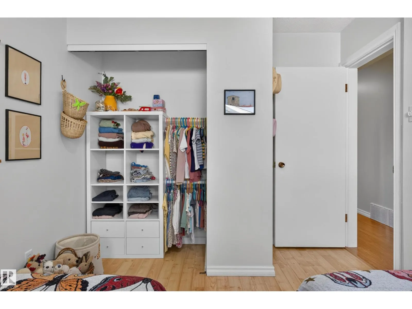 6512 94 AV NW