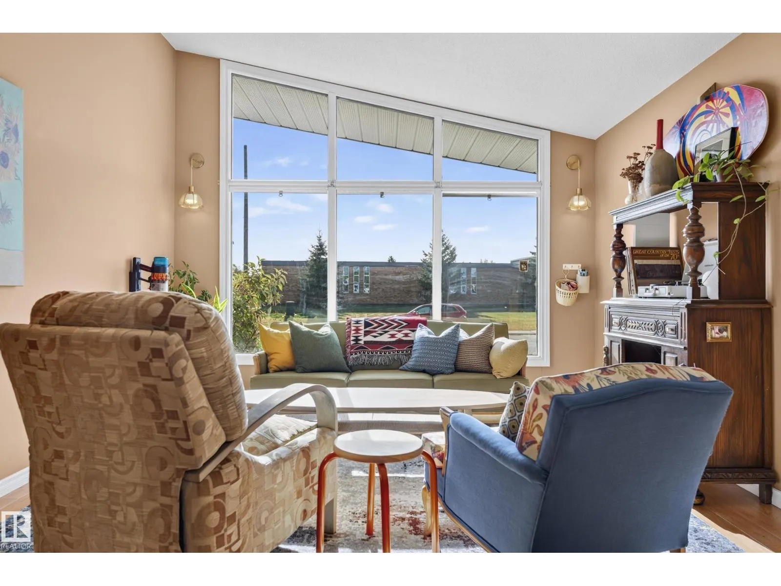 6512 94 AV NW