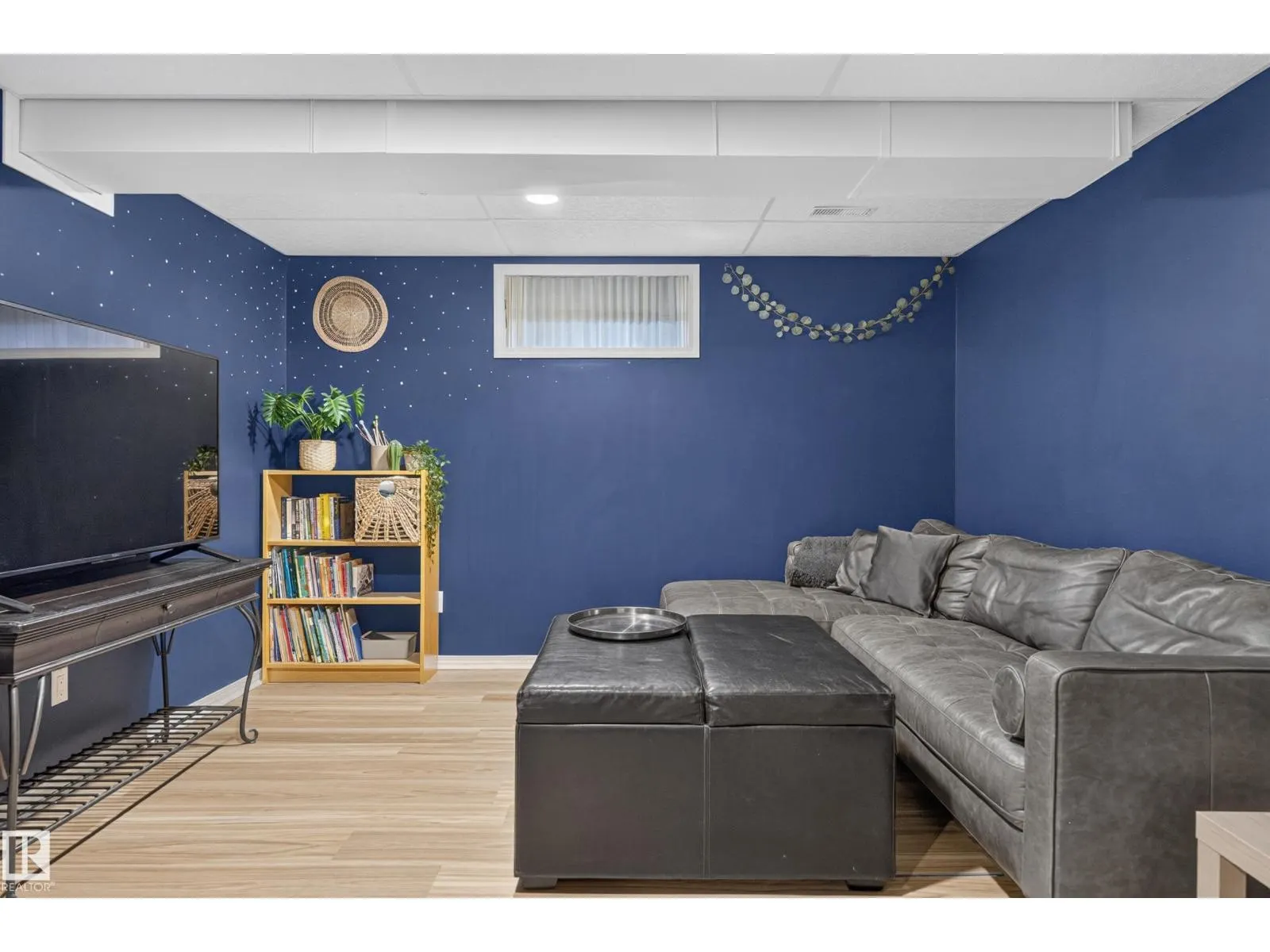 6512 94 AV NW
