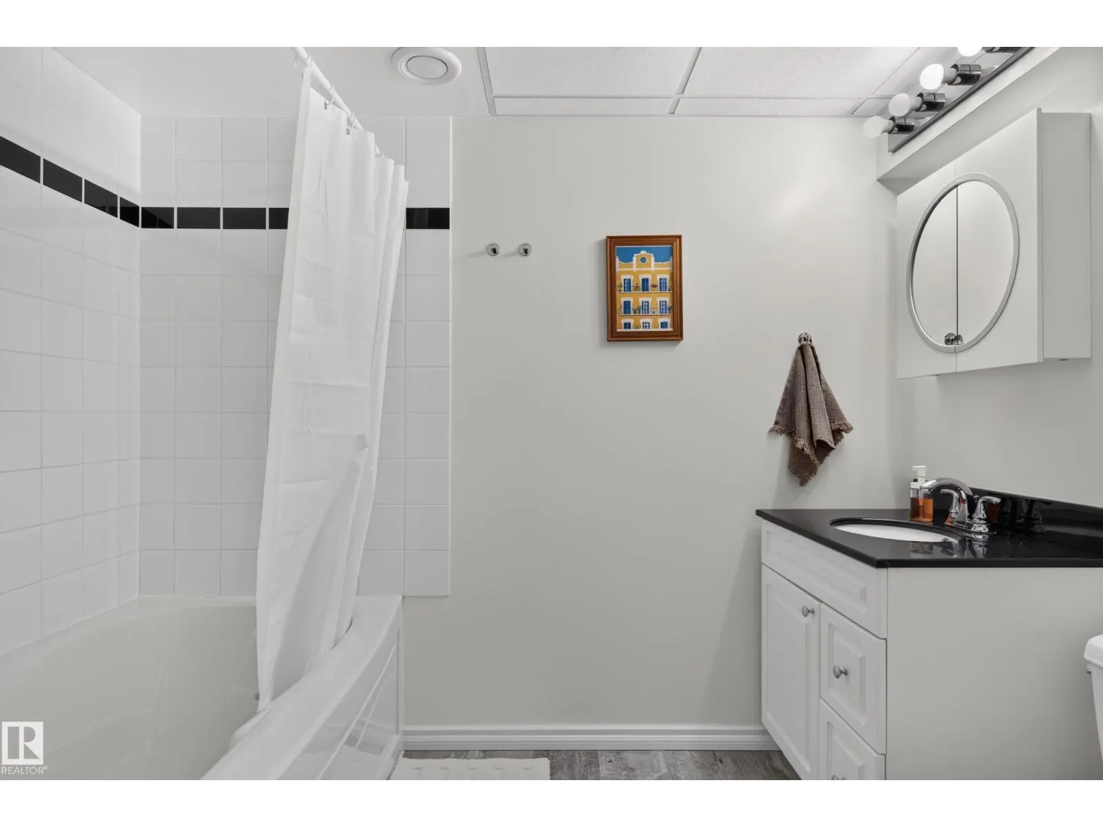 6512 94 AV NW