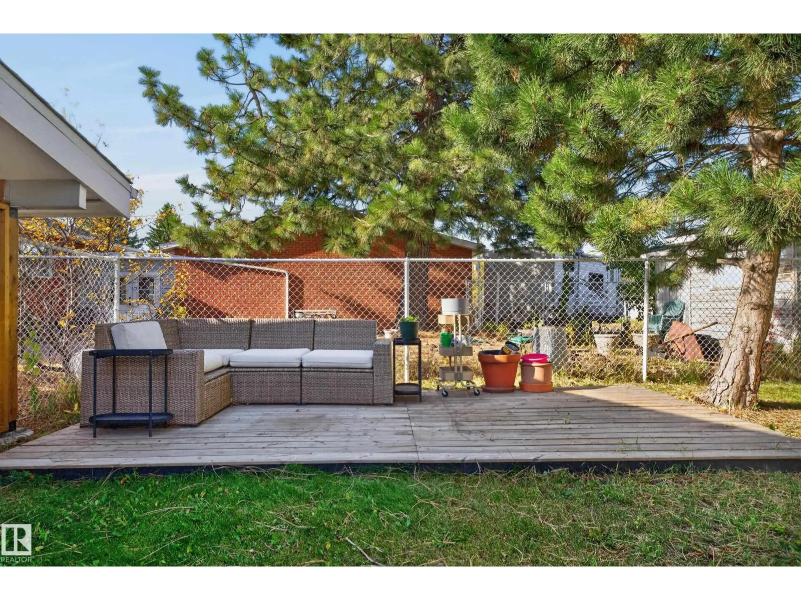 6512 94 AV NW