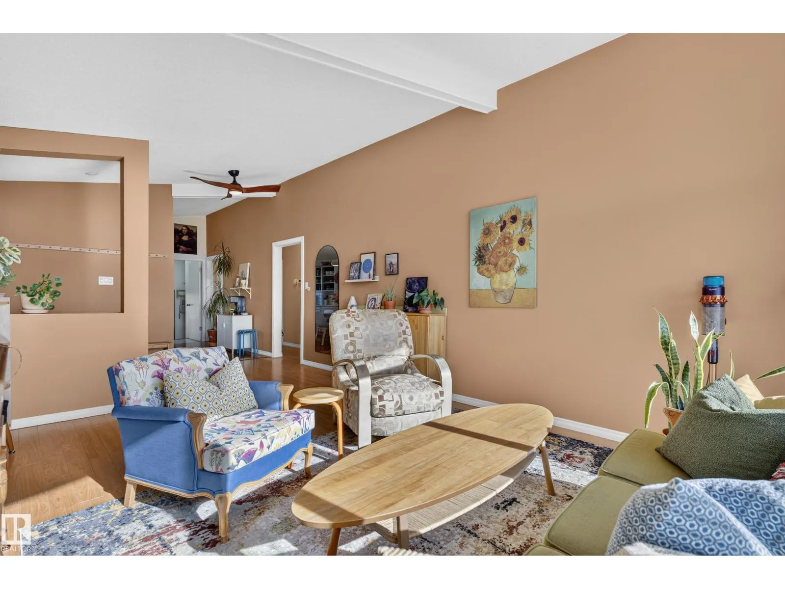 6512 94 AV NW