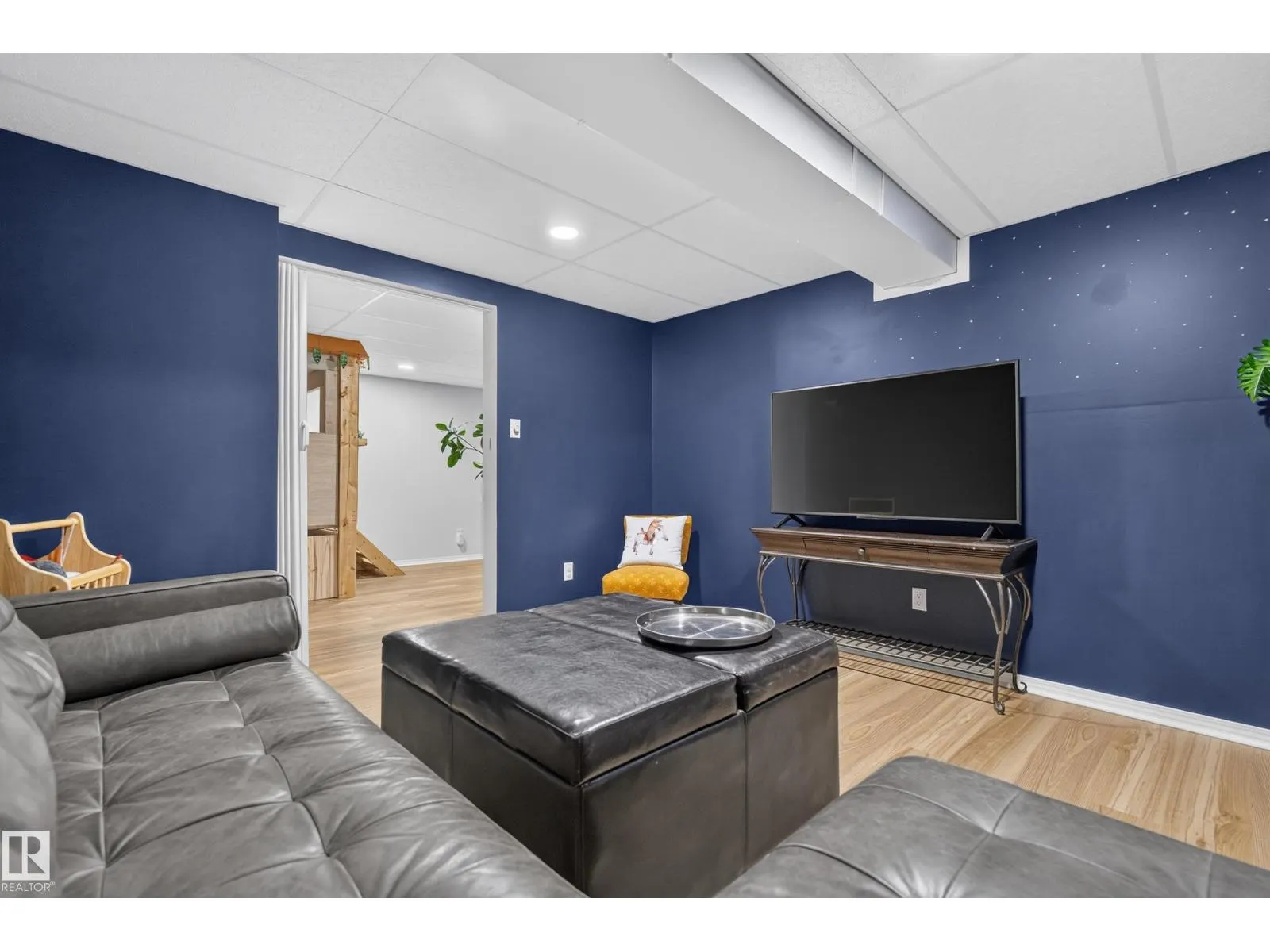 6512 94 AV NW
