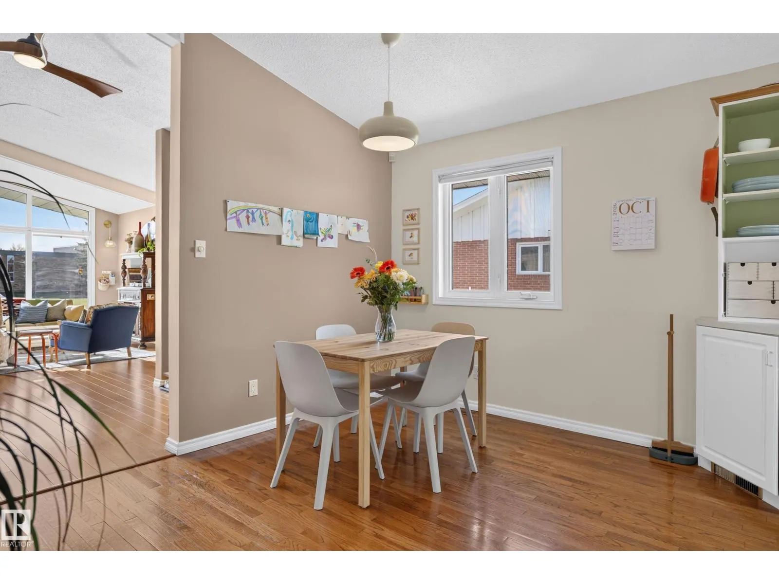 6512 94 AV NW