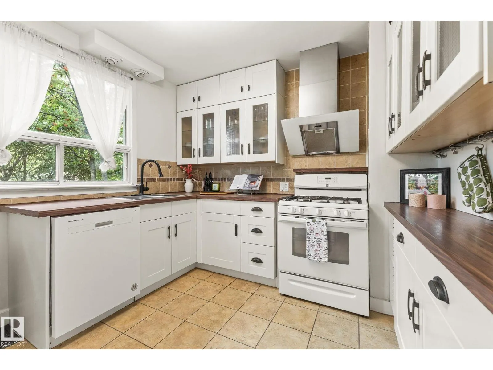 12034 104 ST NW
