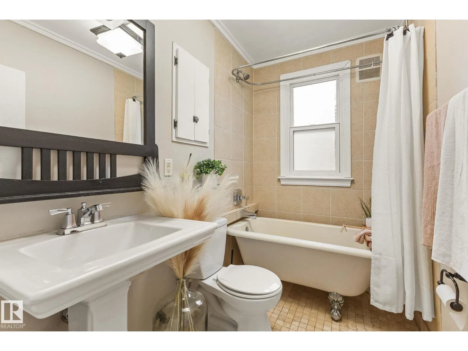 12034 104 ST NW