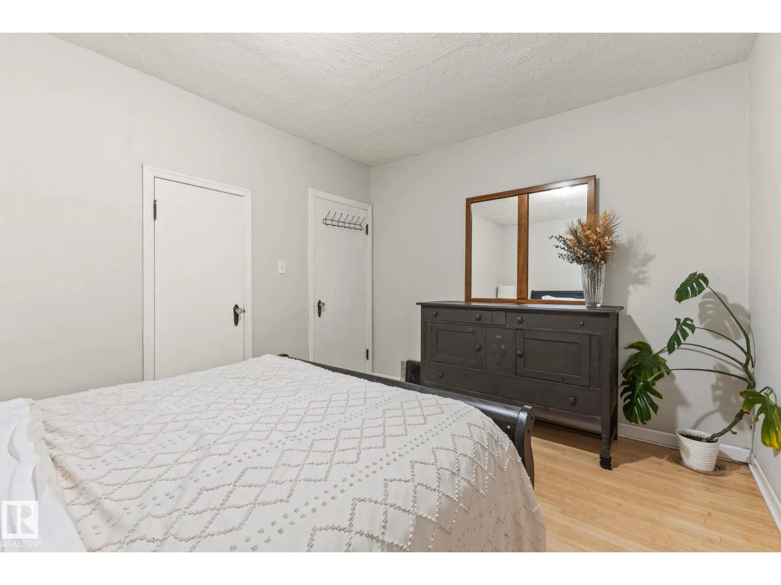 12034 104 ST NW