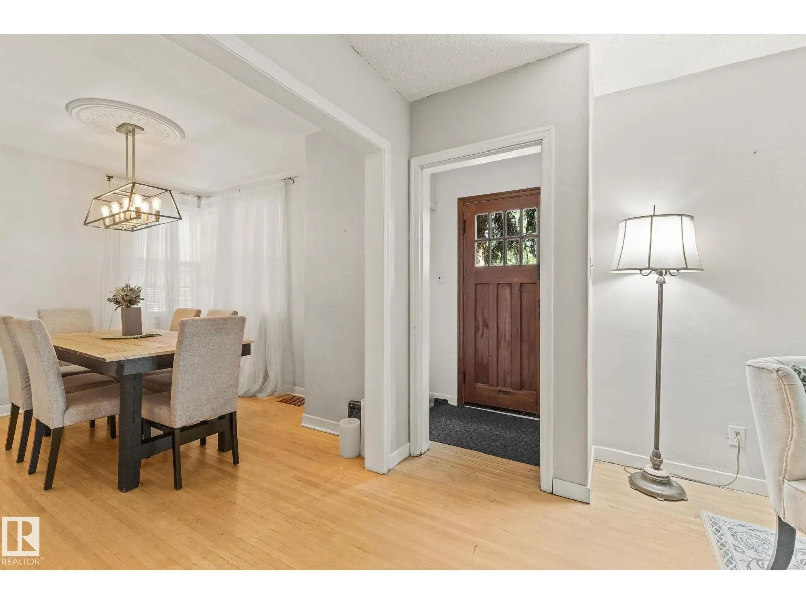 12034 104 ST NW