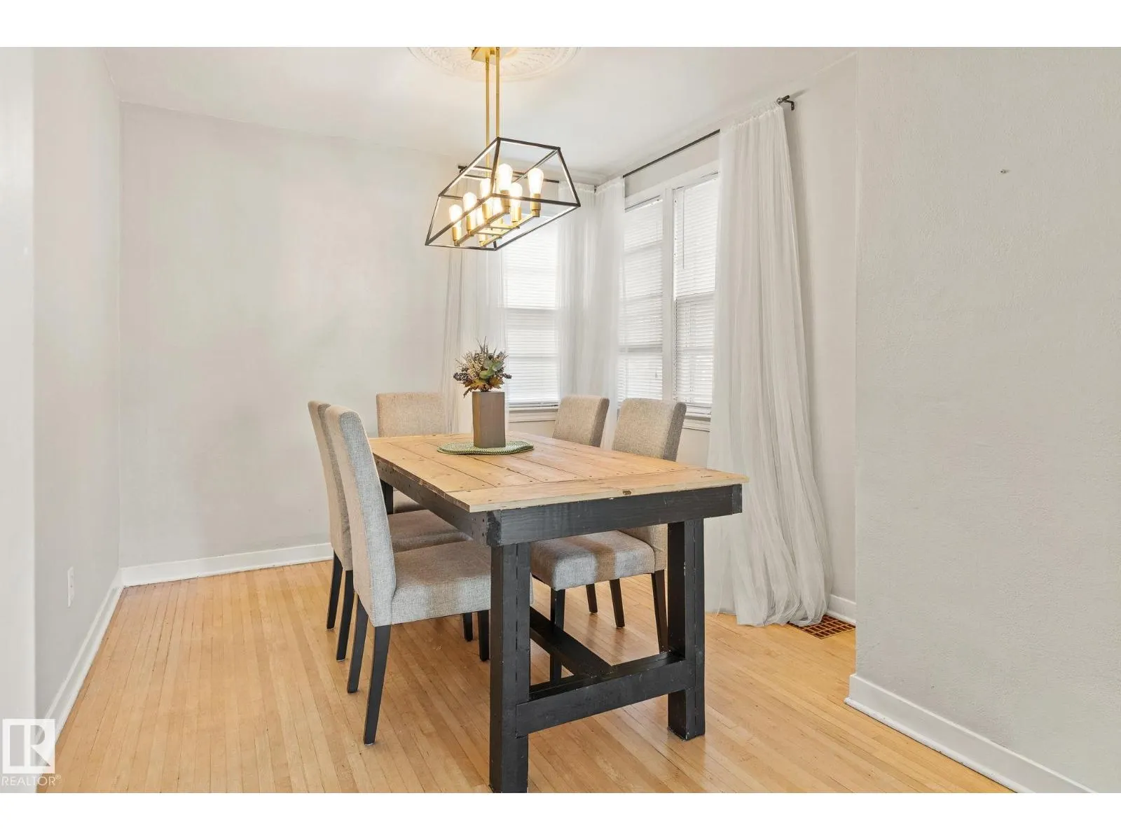 12034 104 ST NW