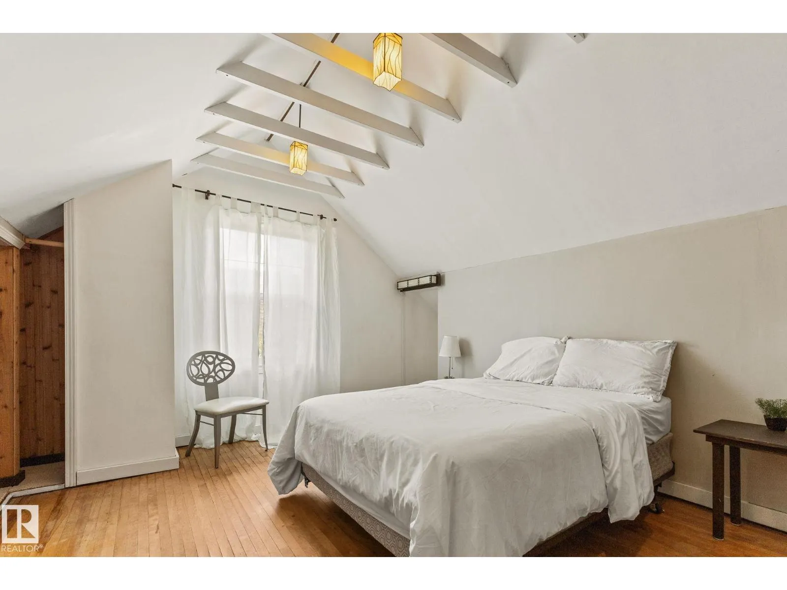 12034 104 ST NW