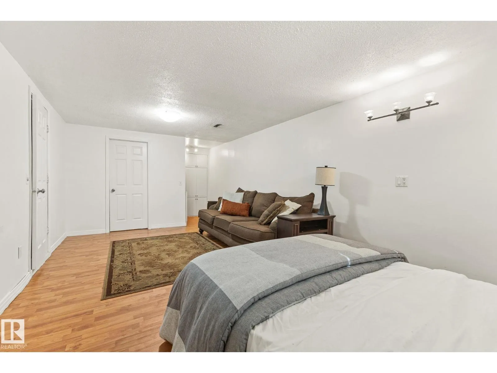 12034 104 ST NW