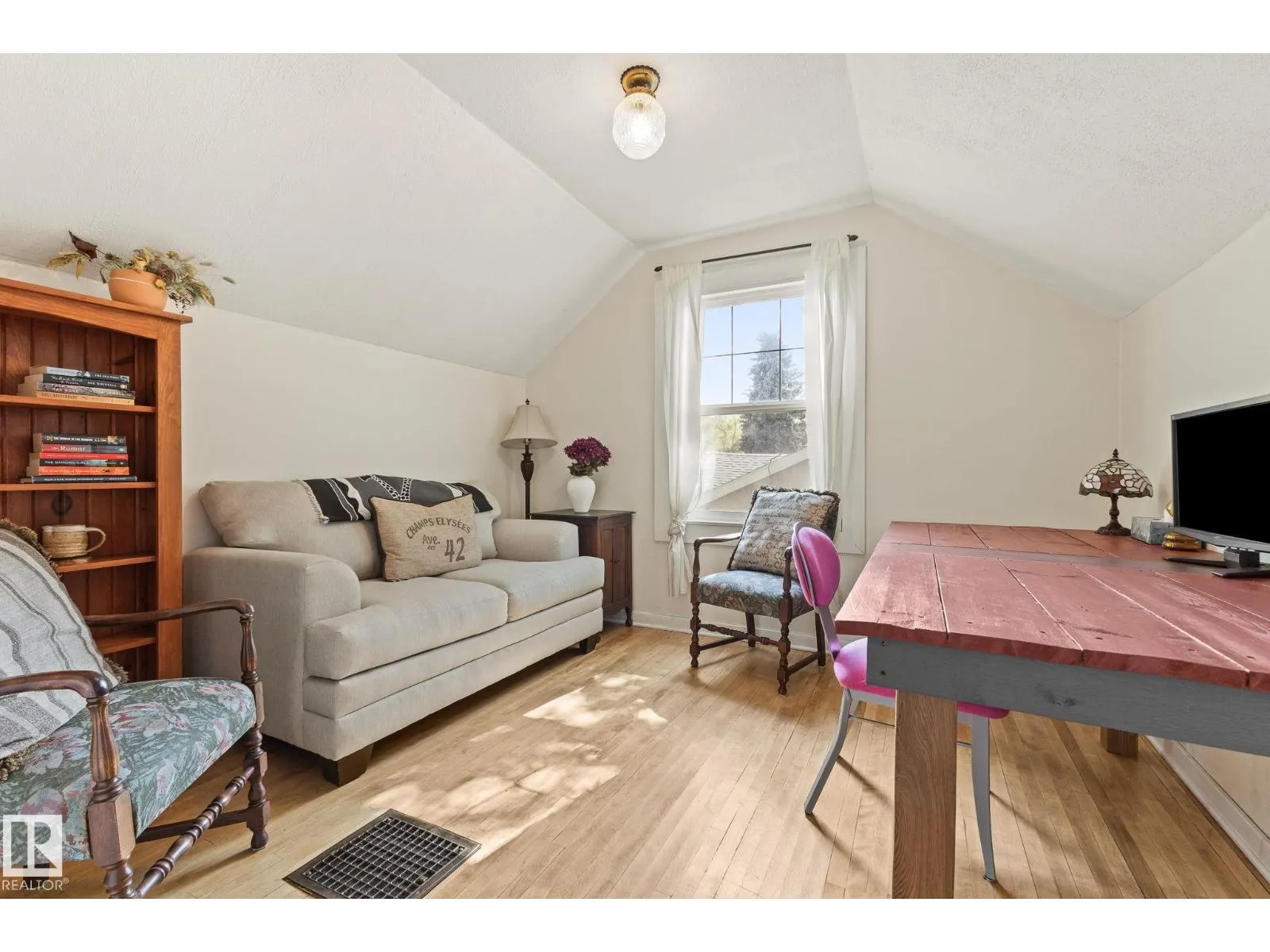 12034 104 ST NW