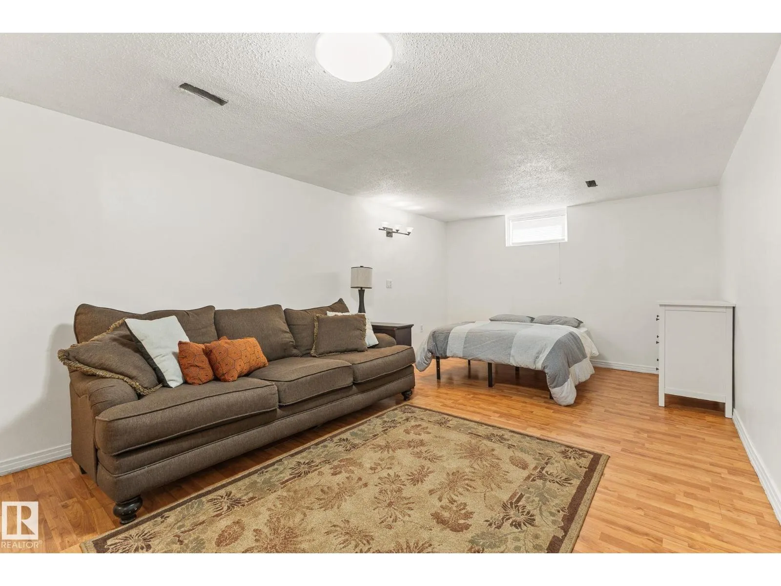 12034 104 ST NW