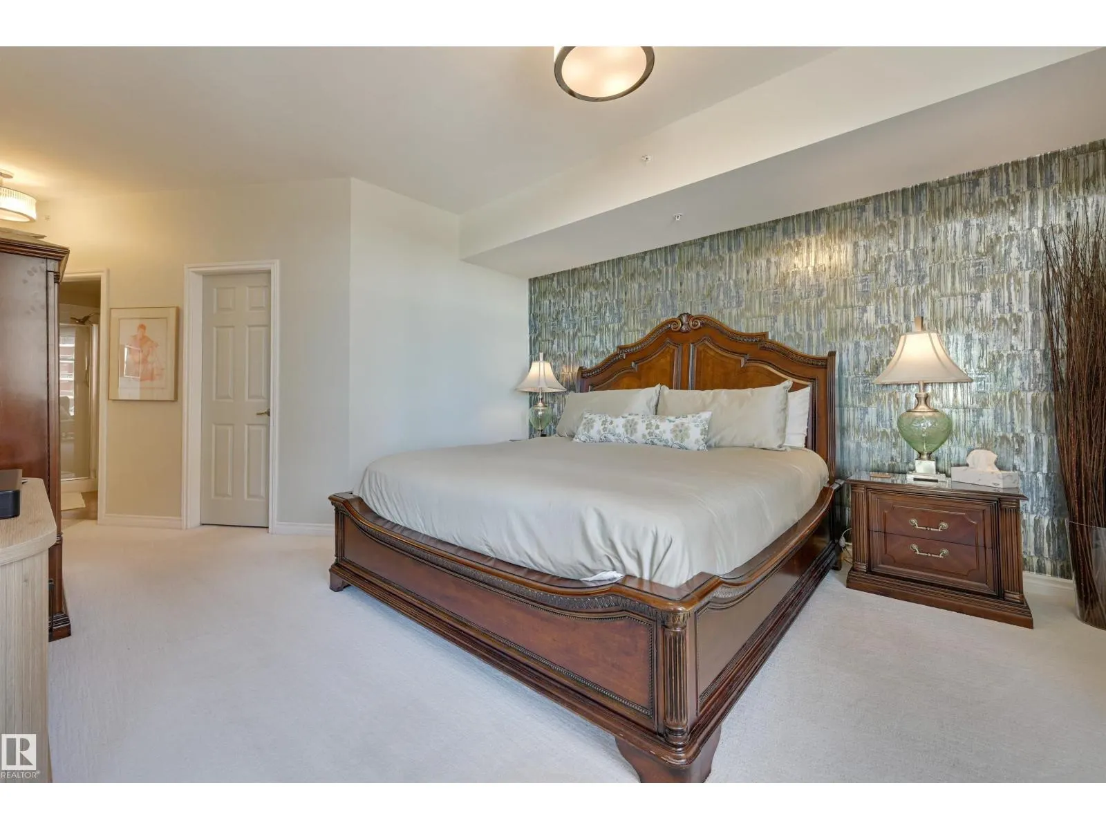 #1003 9020 JASPER AV NW