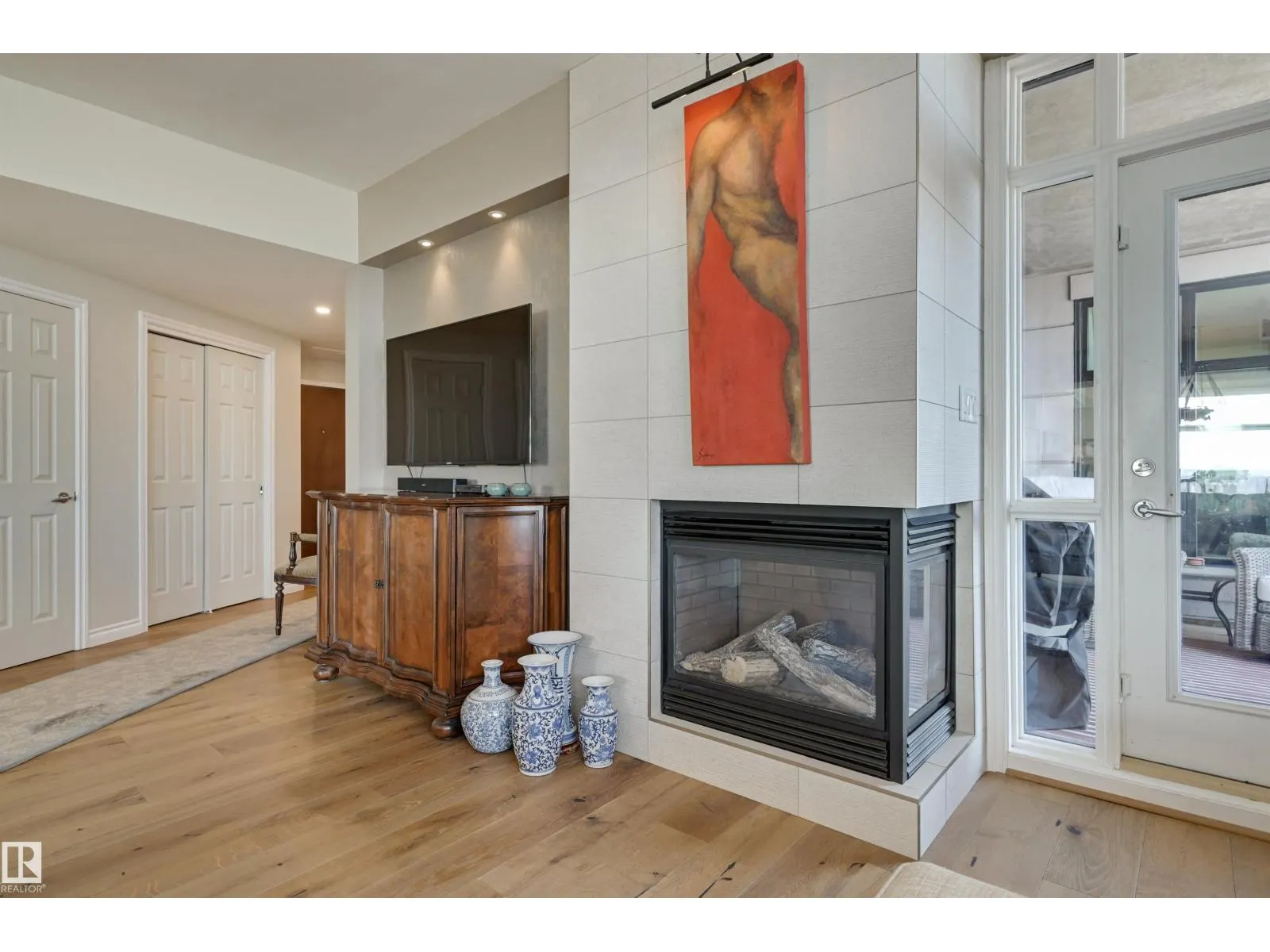#1003 9020 JASPER AV NW