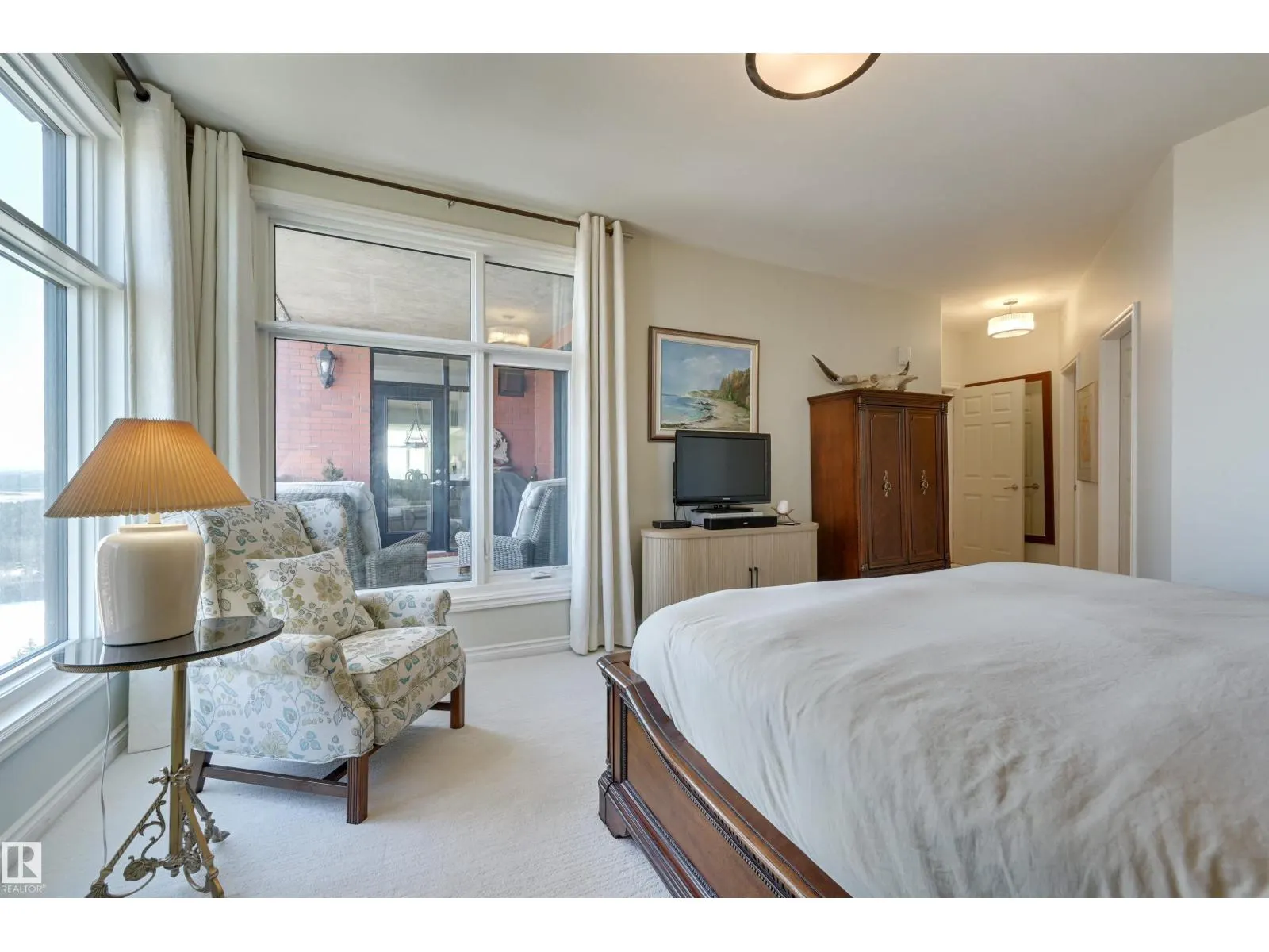 #1003 9020 JASPER AV NW
