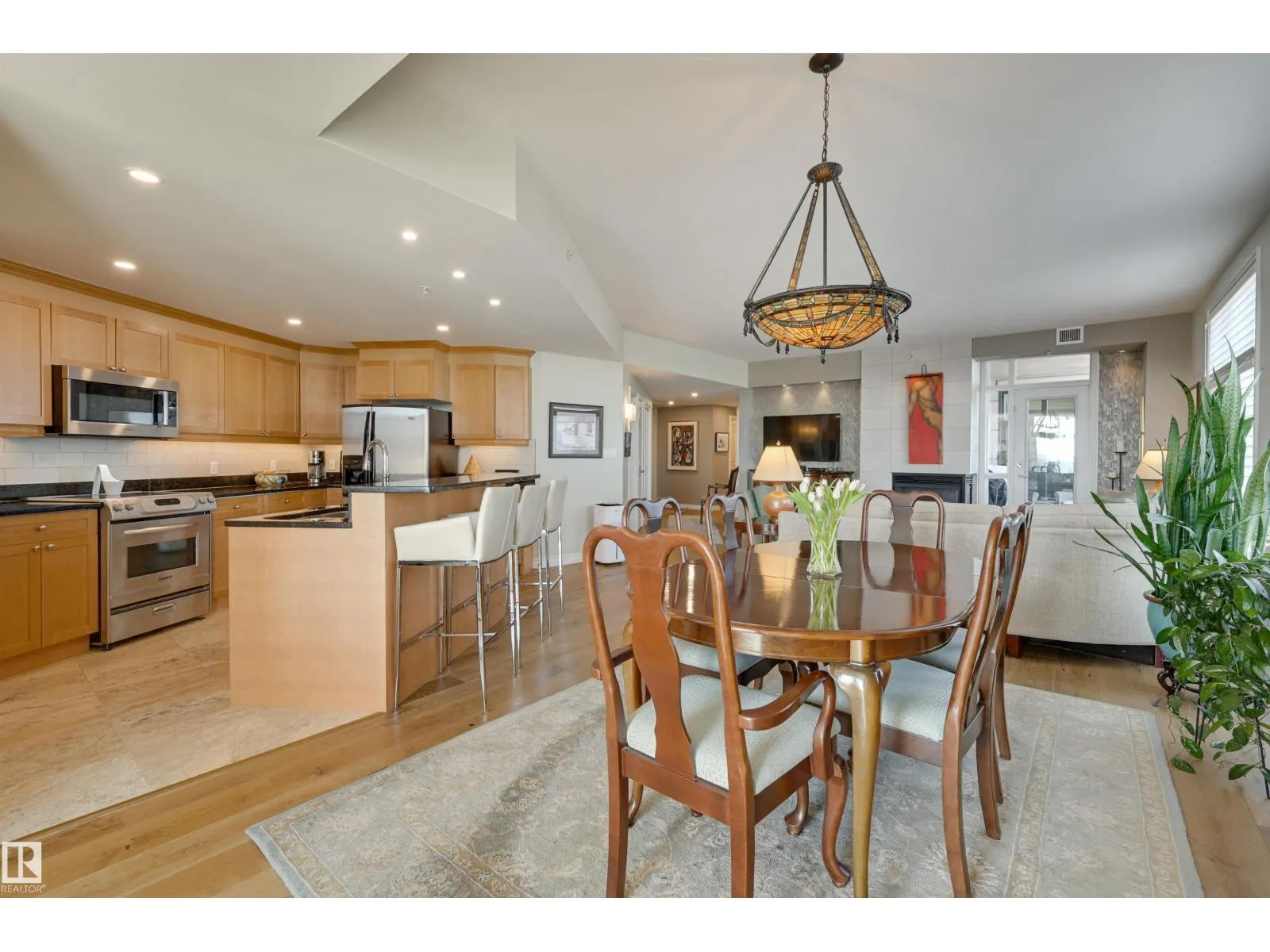 #1003 9020 JASPER AV NW