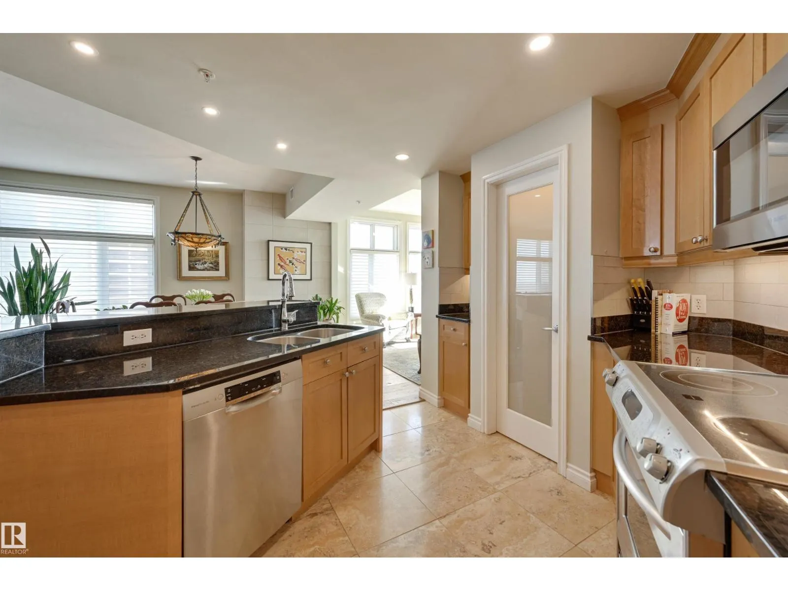 #1003 9020 JASPER AV NW