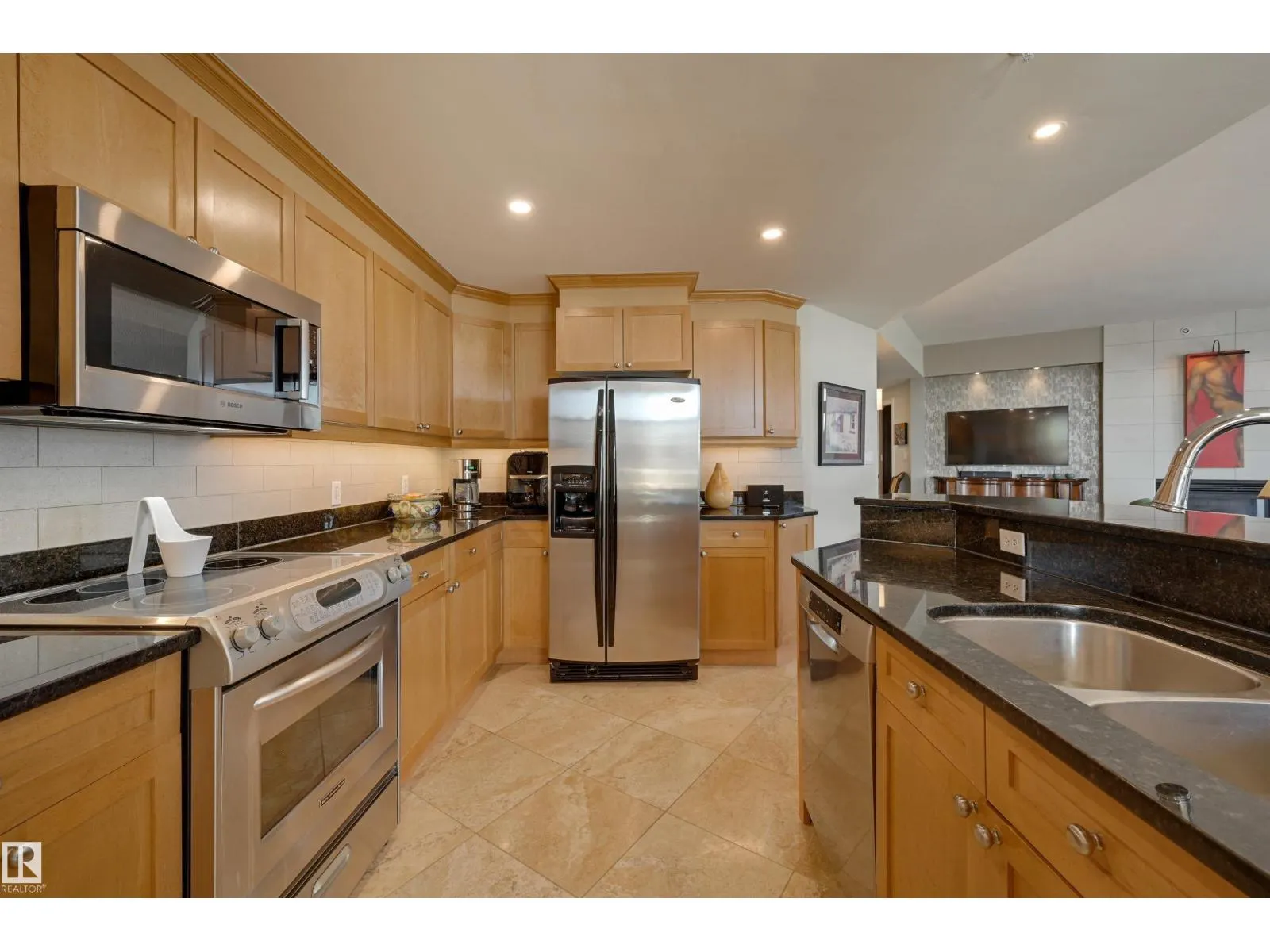 #1003 9020 JASPER AV NW