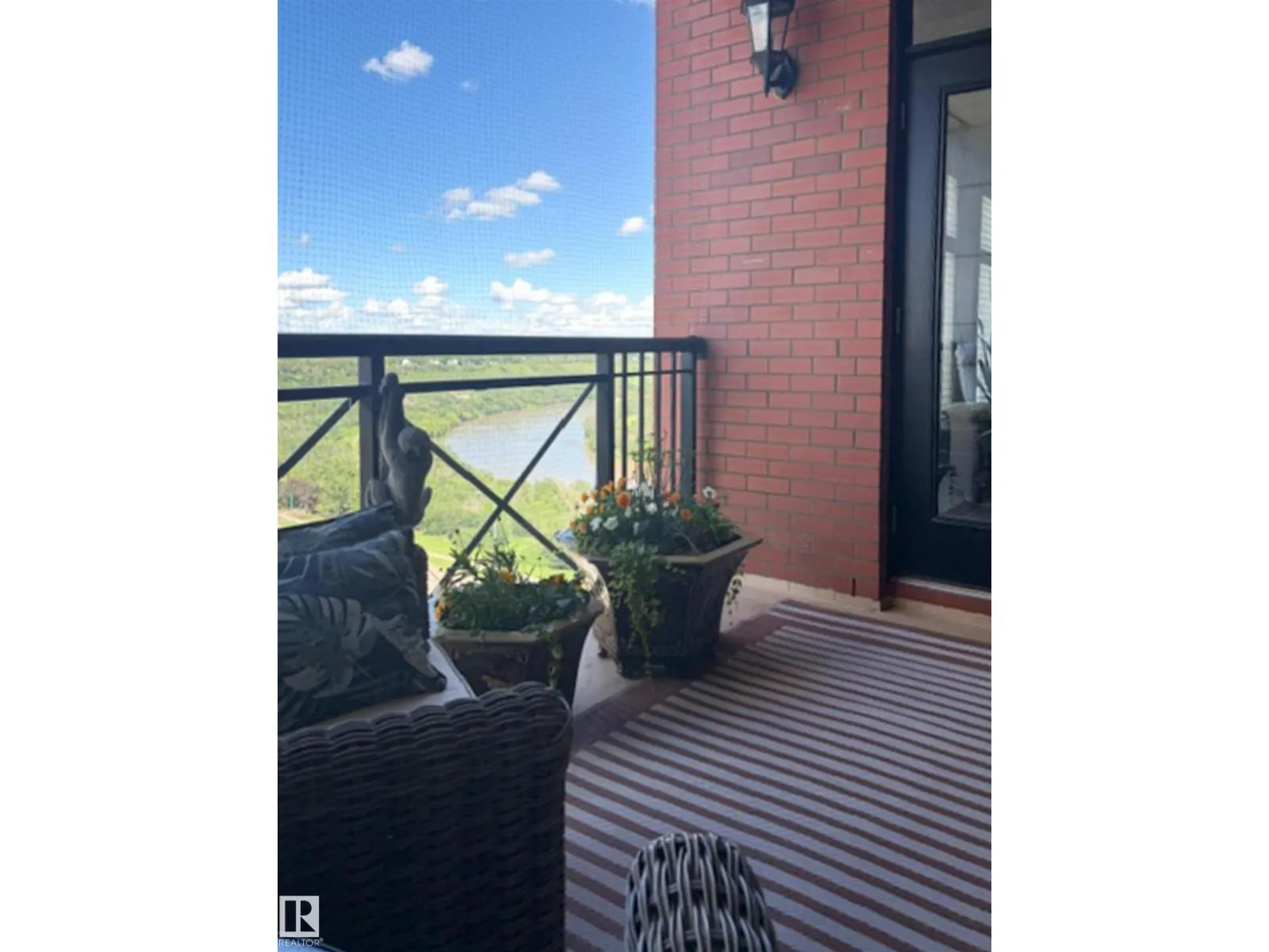 #1003 9020 JASPER AV NW