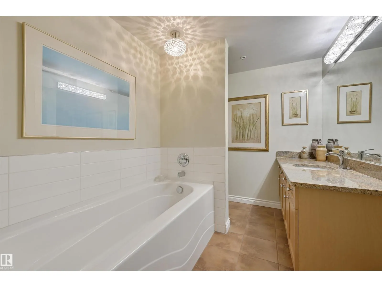 #1003 9020 JASPER AV NW