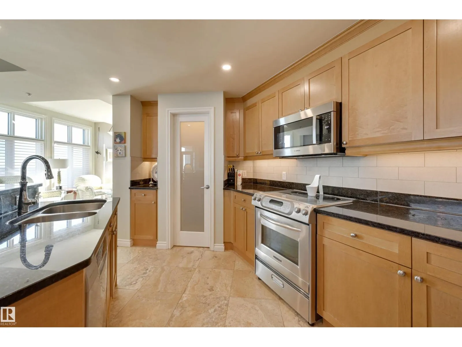 #1003 9020 JASPER AV NW