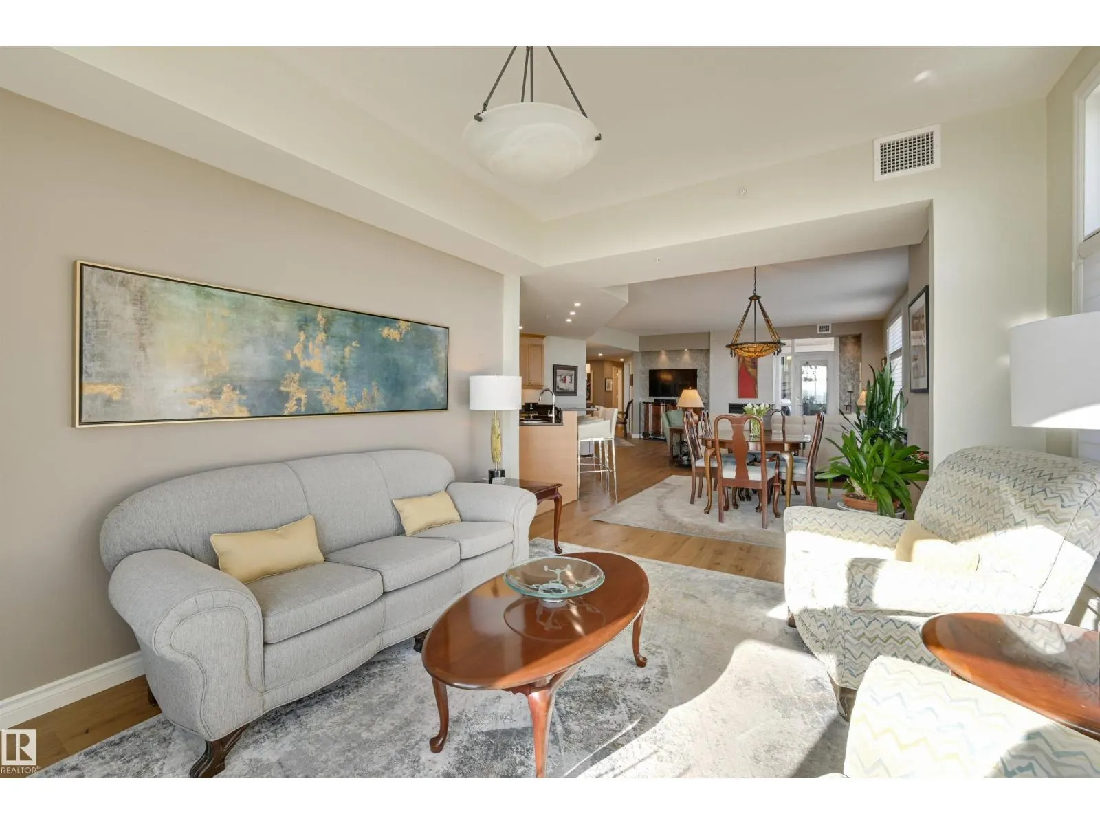 #1003 9020 JASPER AV NW
