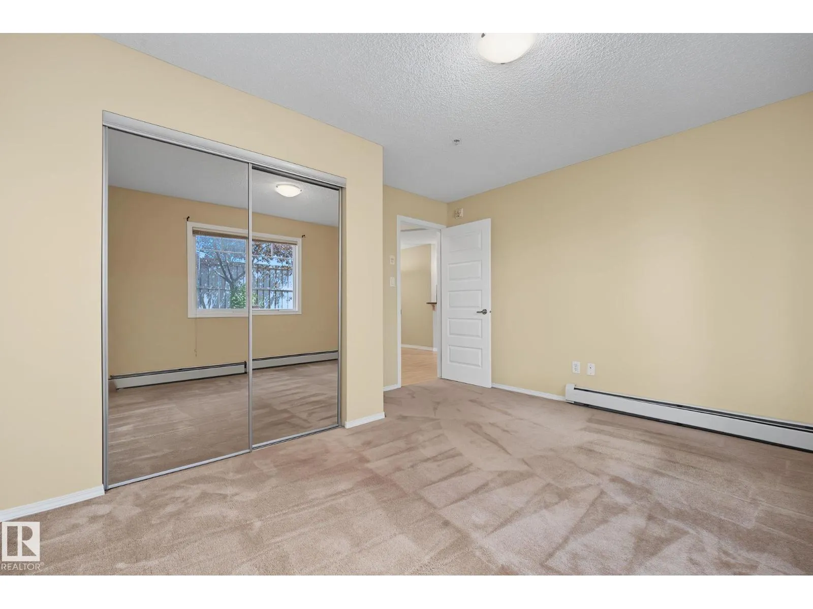 #102 646 MCALLISTER LO SW