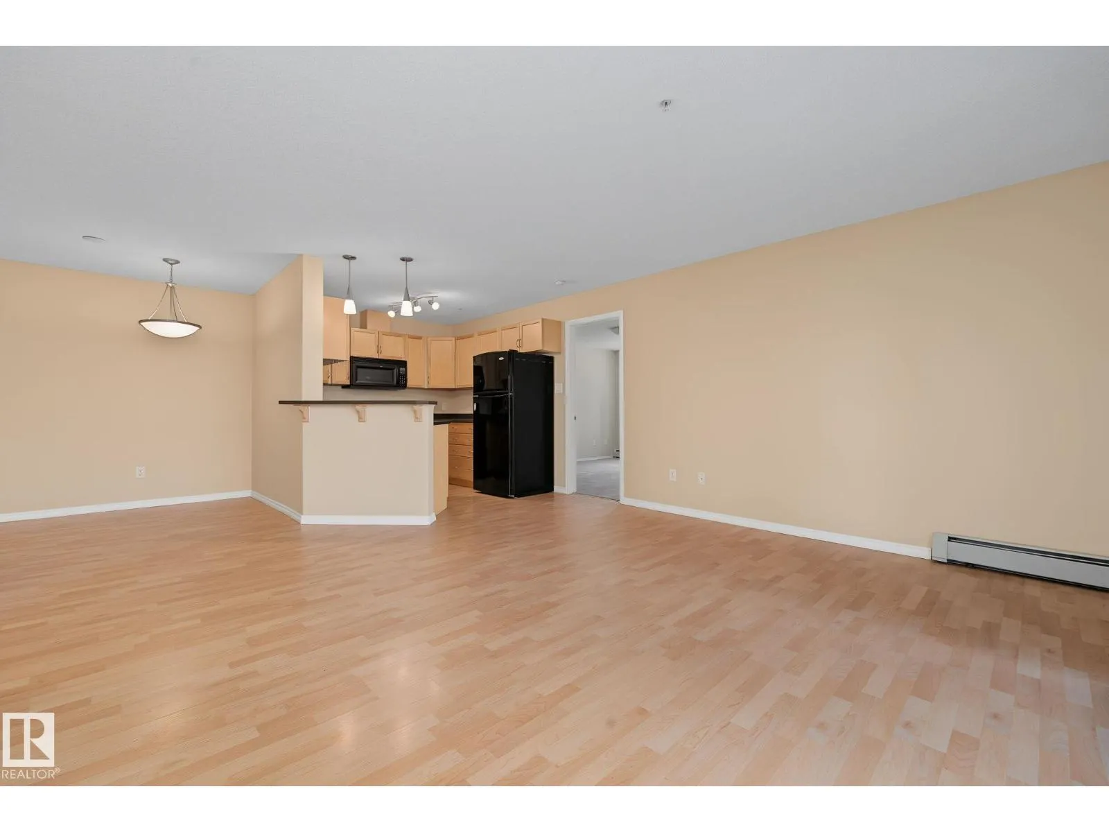 #102 646 MCALLISTER LO SW