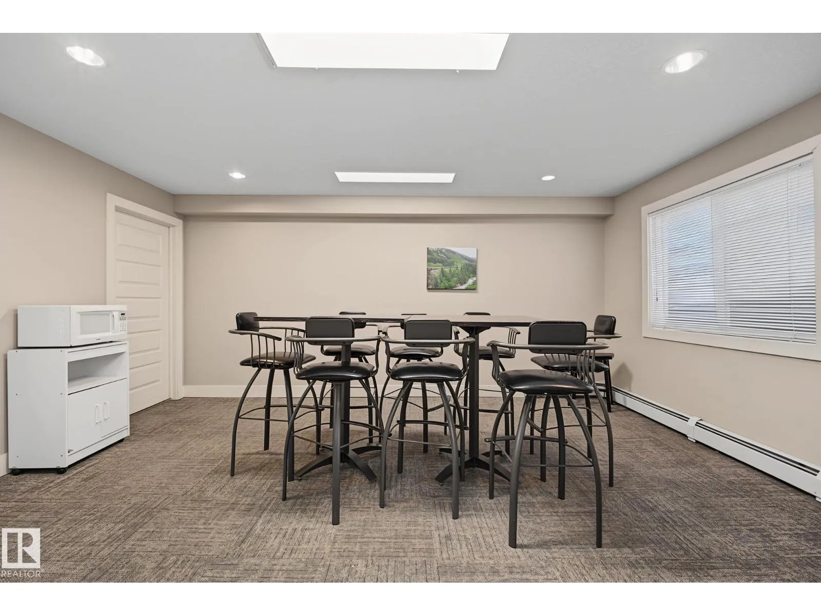 #102 646 MCALLISTER LO SW