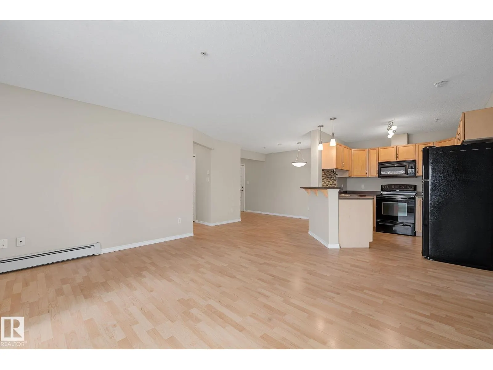#102 646 MCALLISTER LO SW