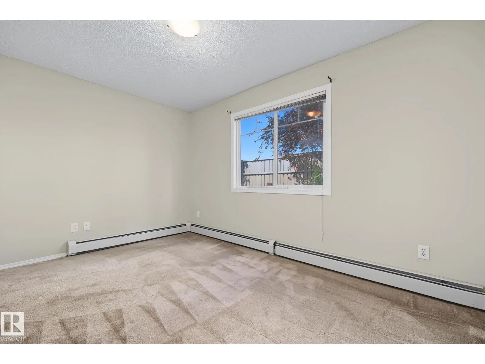 #102 646 MCALLISTER LO SW