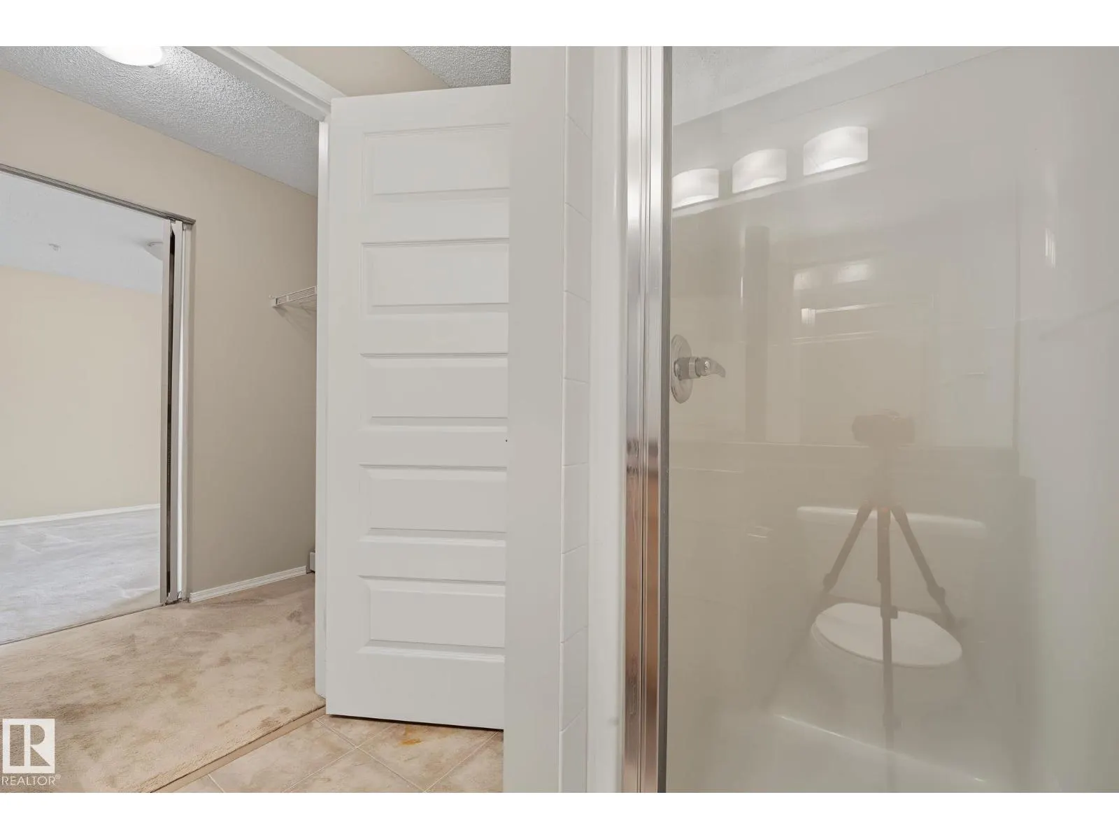 #102 646 MCALLISTER LO SW