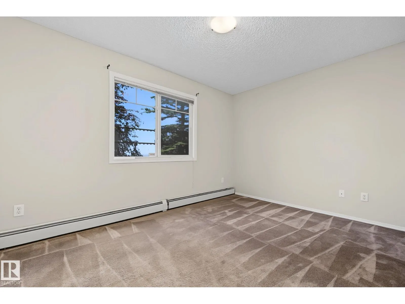 #102 646 MCALLISTER LO SW