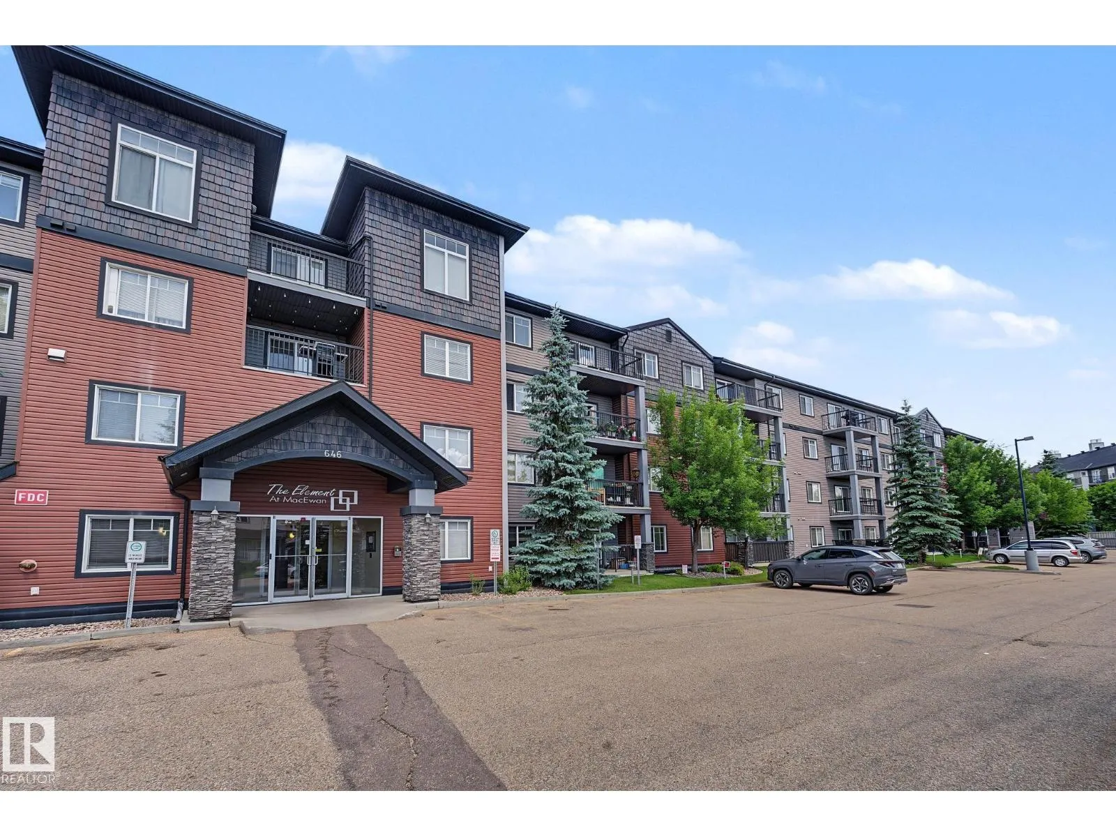 #102 646 MCALLISTER LO SW