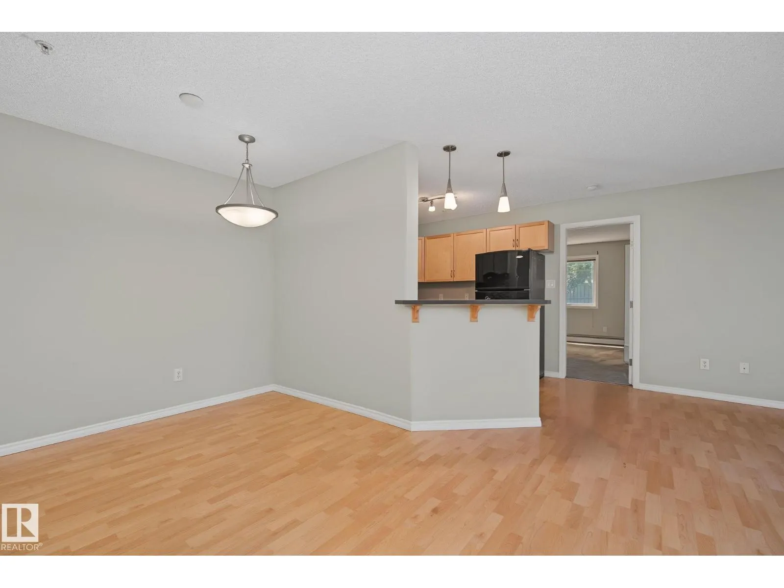 #102 646 MCALLISTER LO SW