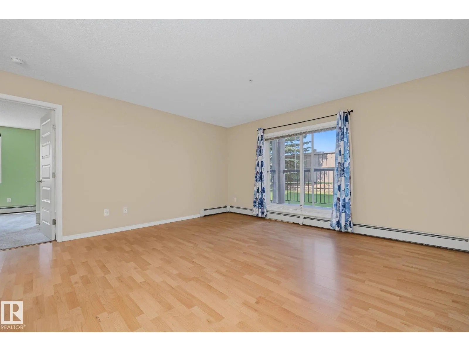 #102 646 MCALLISTER LO SW