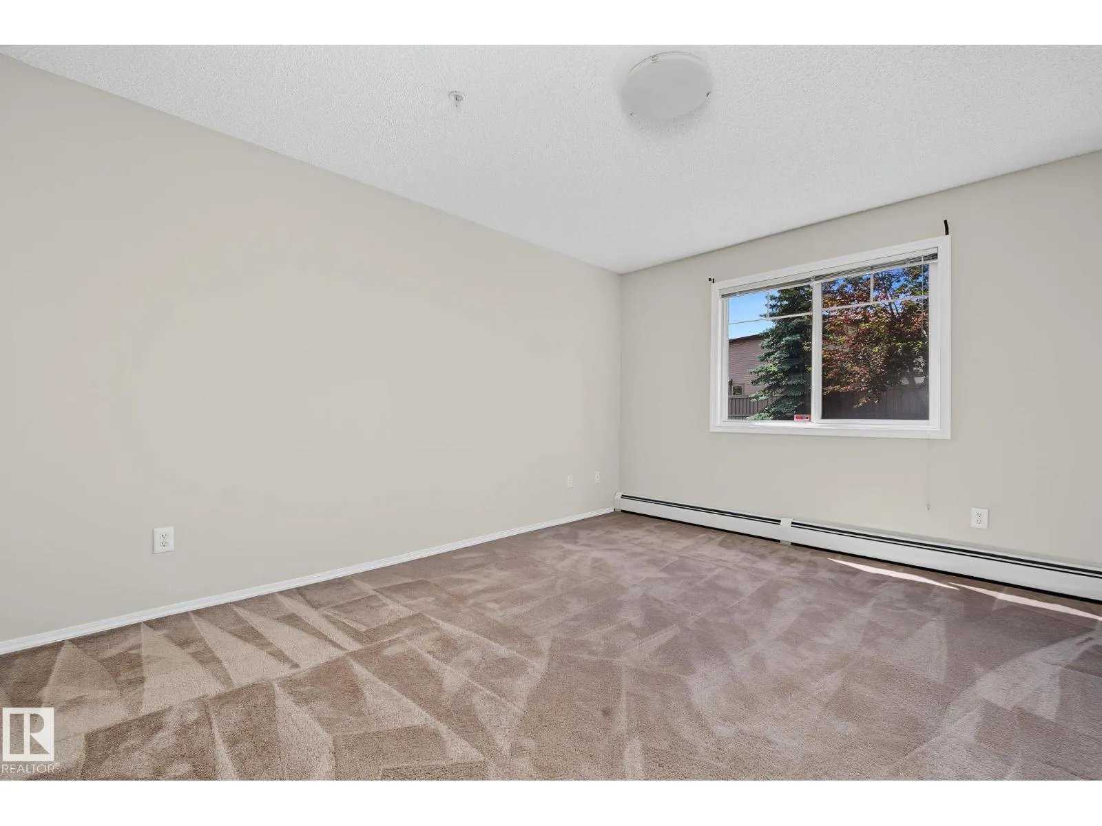 #102 646 MCALLISTER LO SW