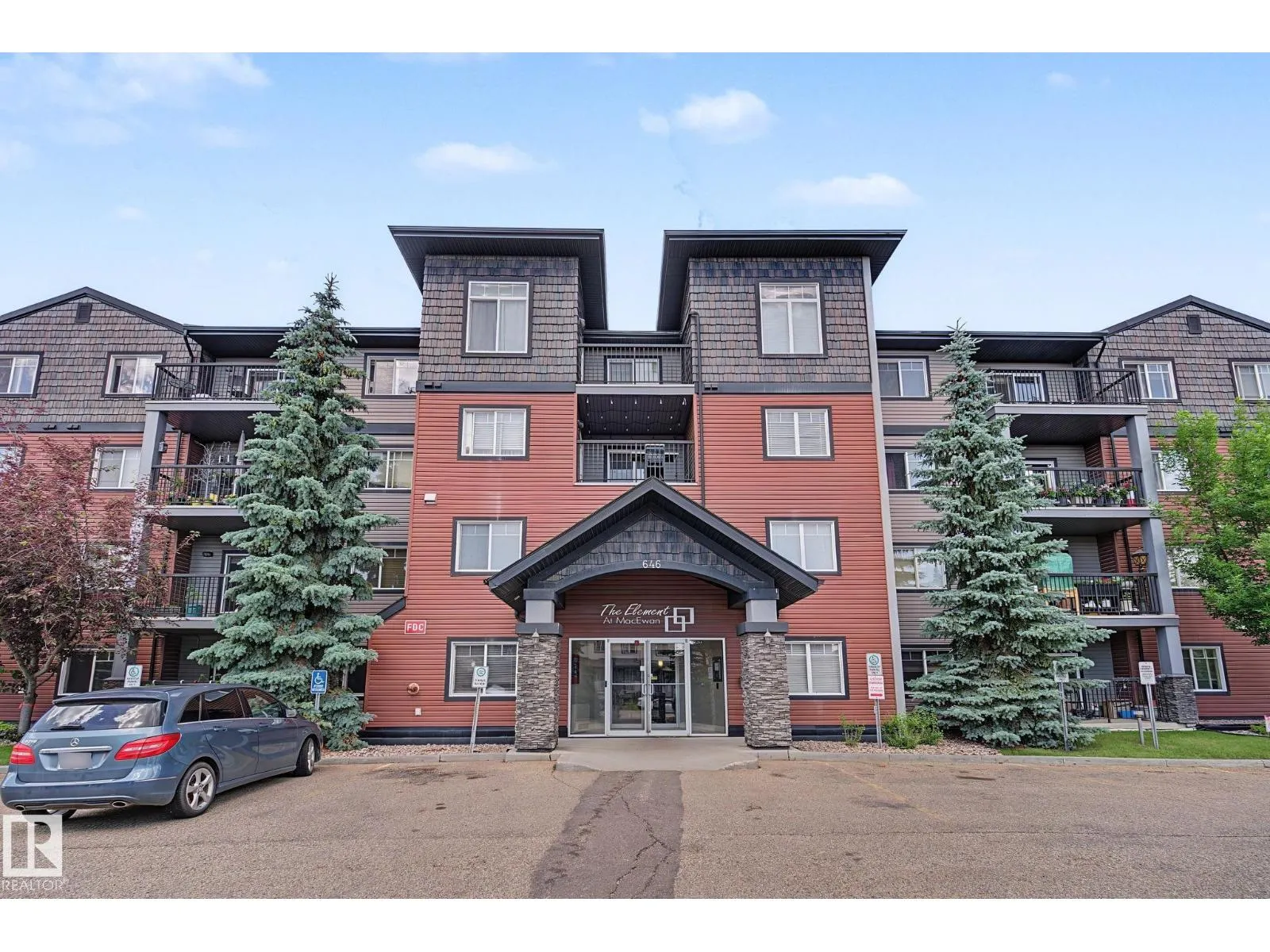 #102 646 MCALLISTER LO SW