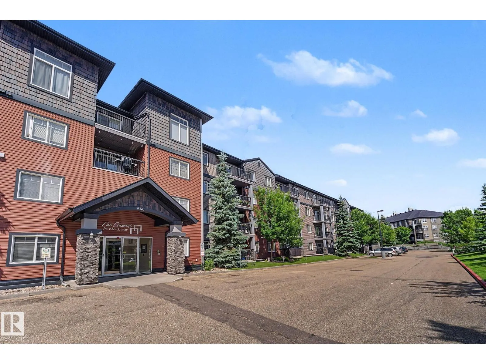 #102 646 MCALLISTER LO SW