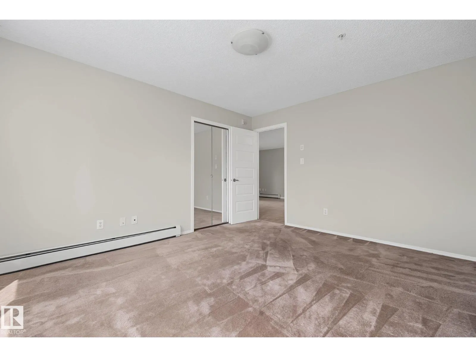 #102 646 MCALLISTER LO SW