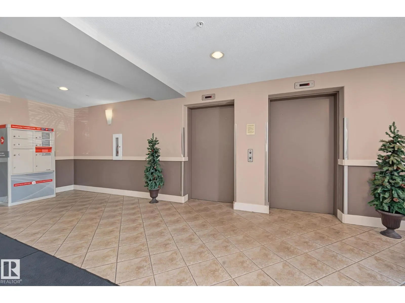 #102 646 MCALLISTER LO SW