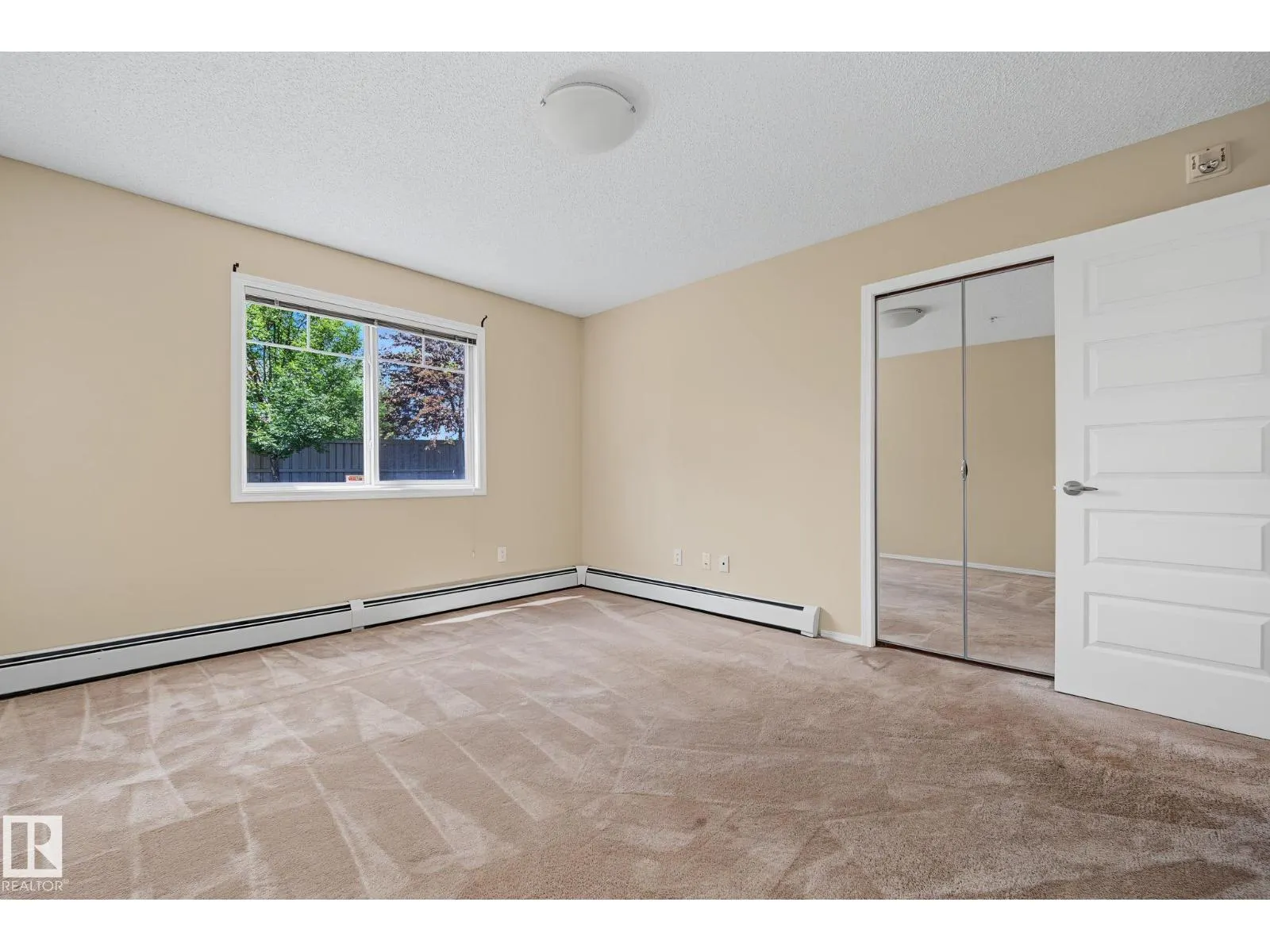 #102 646 MCALLISTER LO SW