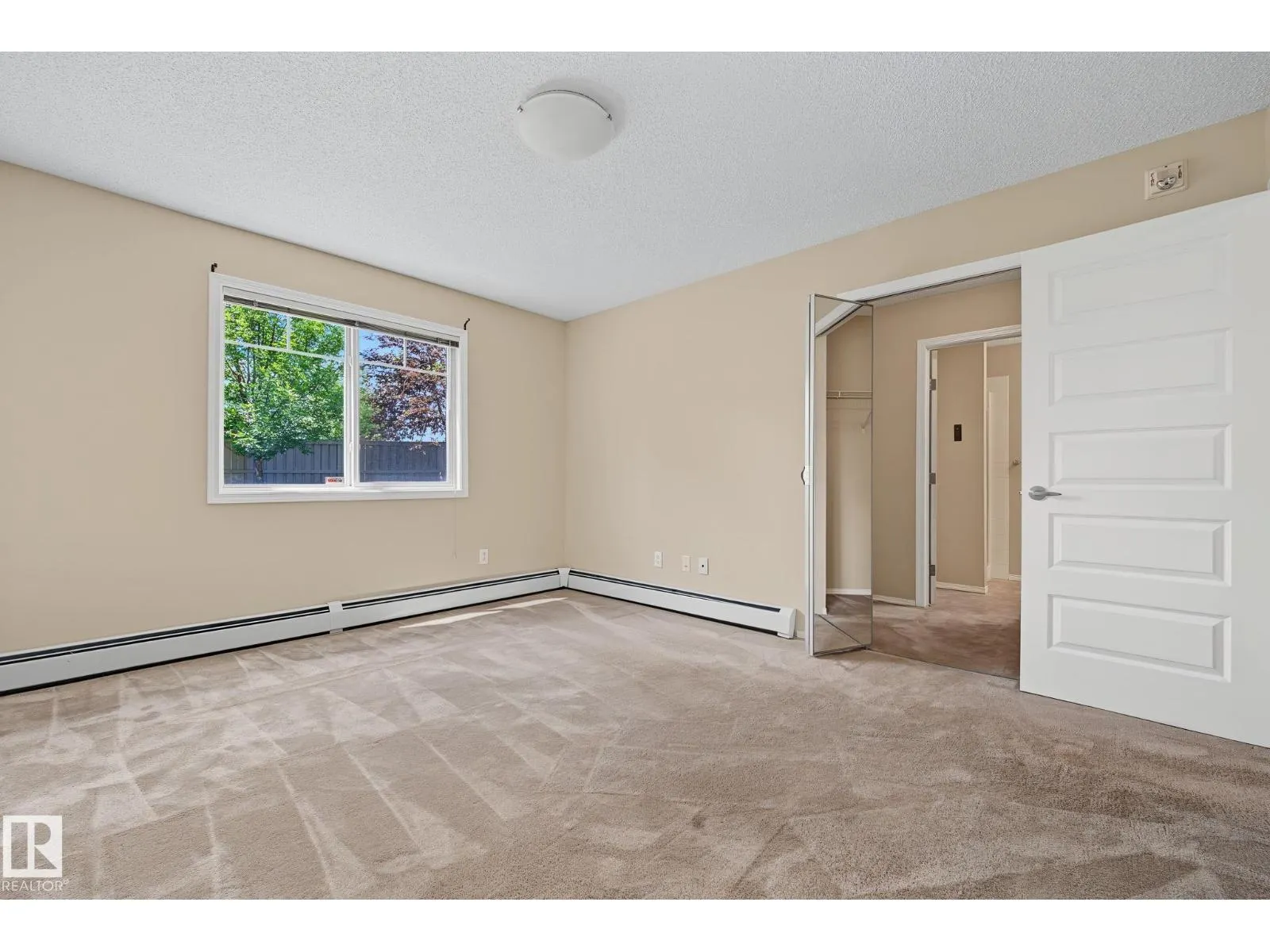#102 646 MCALLISTER LO SW