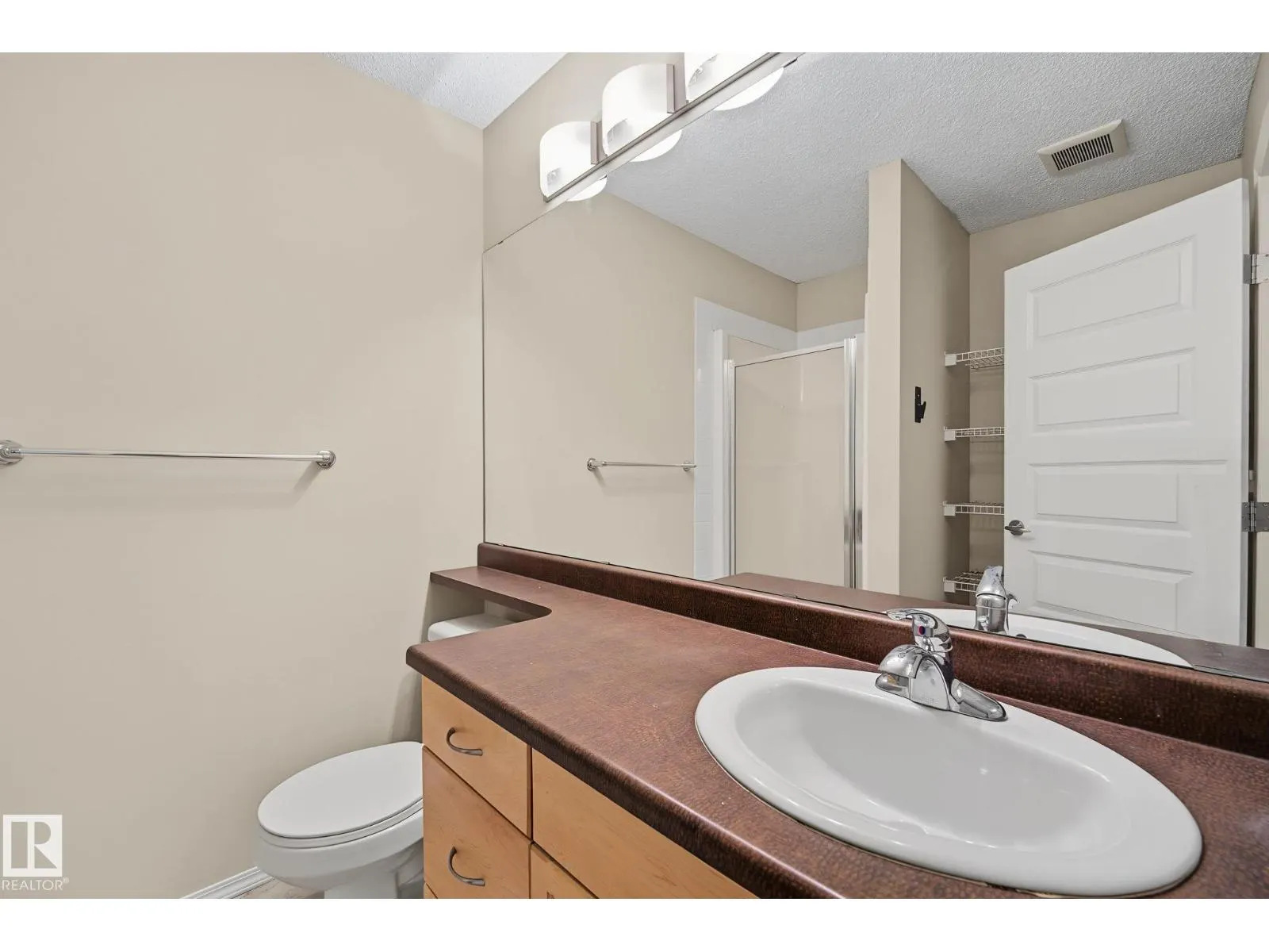 #102 646 MCALLISTER LO SW