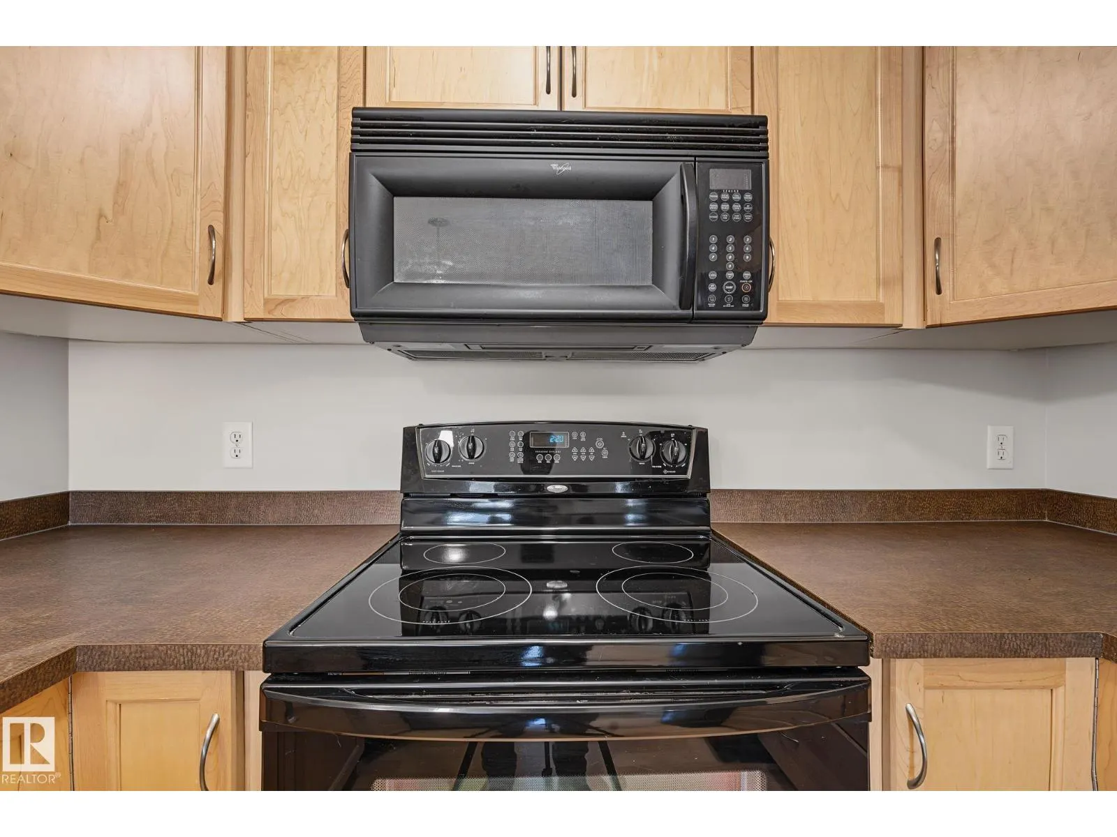 #102 646 MCALLISTER LO SW